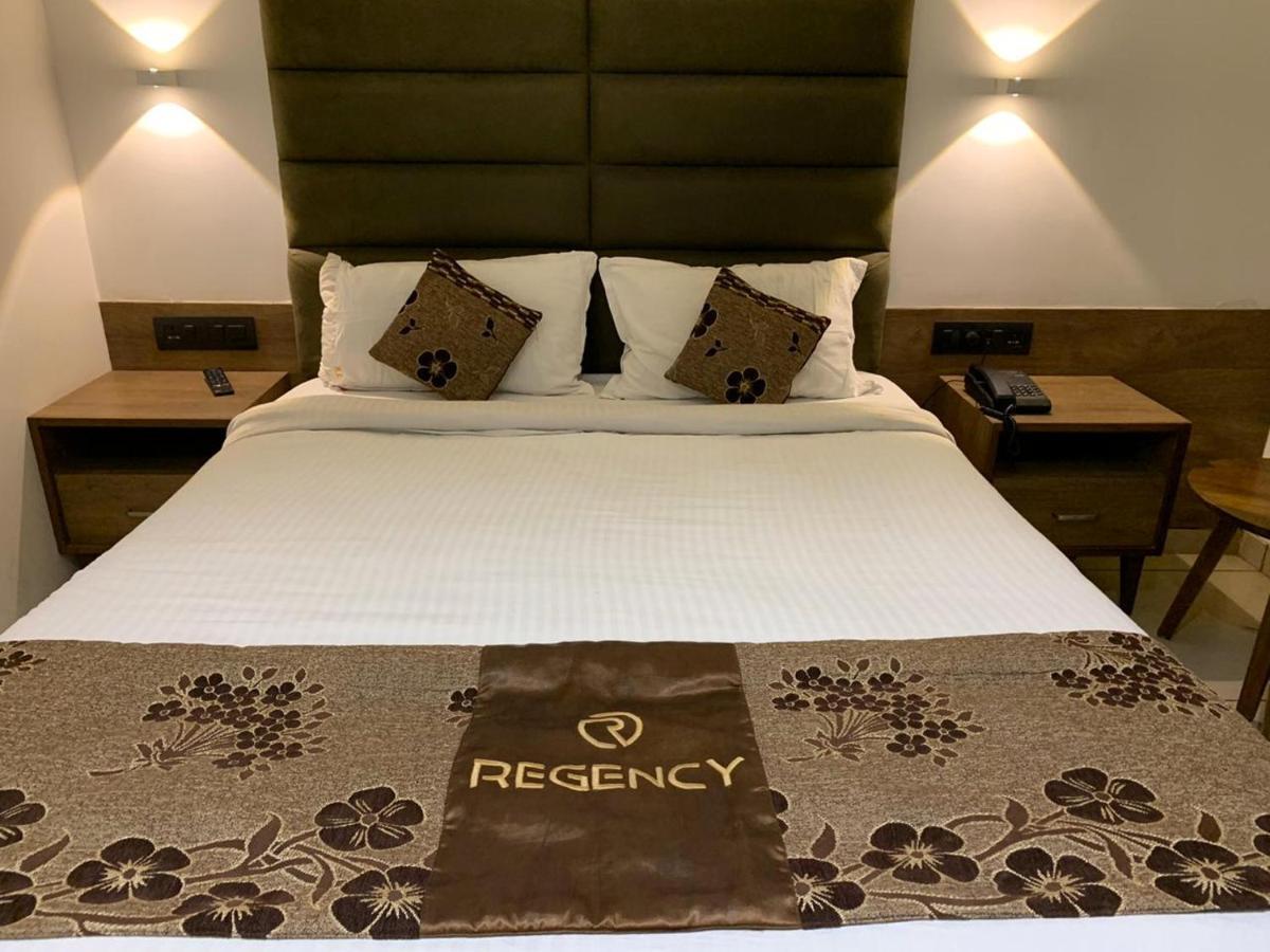 Hotel Regency Surat Eksteriør billede
