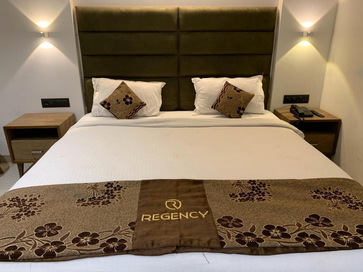 Hotel Regency Surat Eksteriør billede