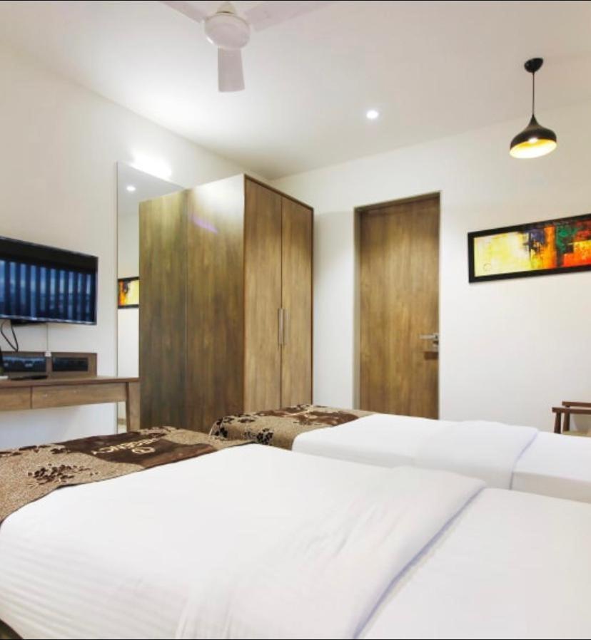 Hotel Regency Surat Eksteriør billede