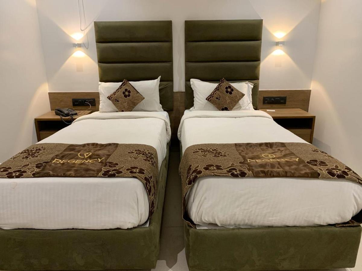 Hotel Regency Surat Eksteriør billede